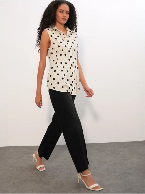 Chemise en popeline à pois, sans manches et cintrée bdart - Kiabi Chemise en popeline à pois, sans manches et cintrée bdart - Kiabi
