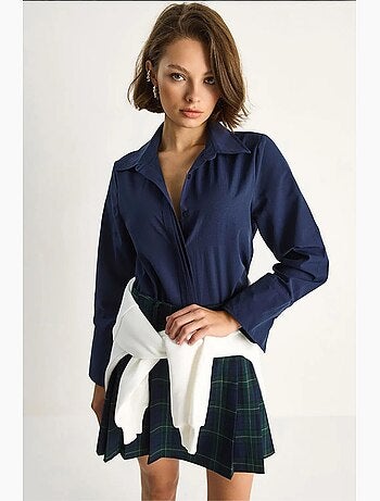 Chemise en popeline boutonnée à manches longues et coupe classique lucci