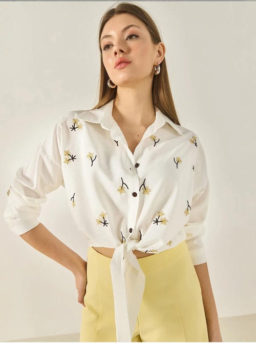 Chemise en popeline brodée avec fermeture à boutons lucci - Kiabi