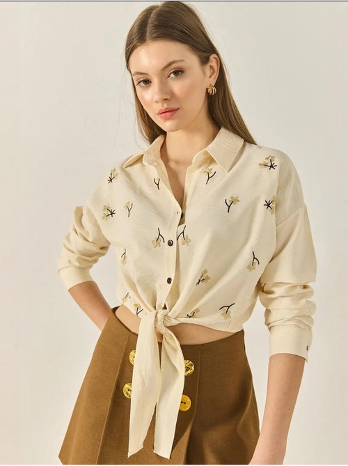 Chemise en popeline brodée avec fermeture à boutons lucci - Kiabi Chemise en popeline brodée avec fermeture à boutons lucci - Kiabi