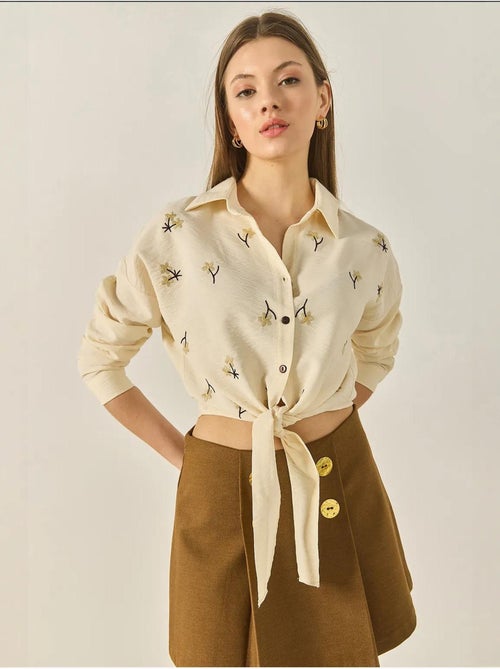Chemise en popeline brodée avec fermeture à boutons lucci - Kiabi Chemise en popeline brodée avec fermeture à boutons lucci - Kiabi