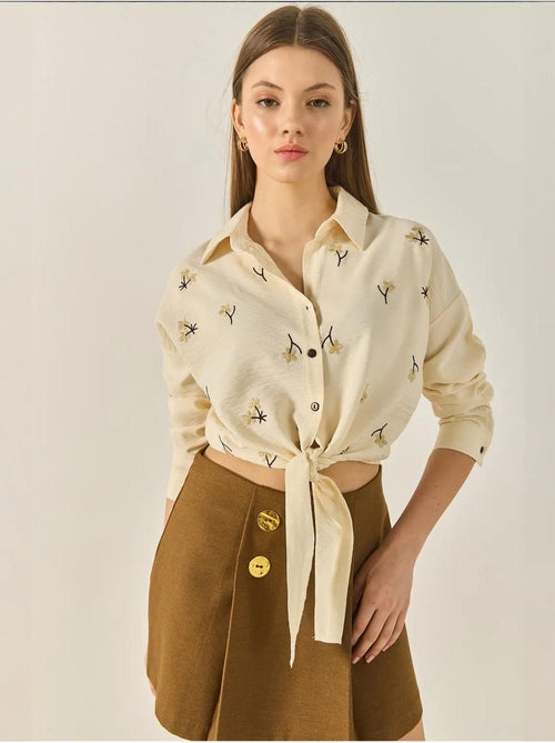 Chemise en popeline brodée avec fermeture à boutons lucci - Kiabi Chemise en popeline brodée avec fermeture à boutons lucci - Kiabi