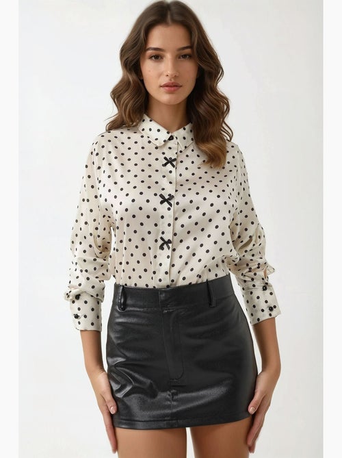 Chemise en satin à pois et boutons hiccup - Kiabi Chemise en satin à pois et boutons hiccup - Kiabi