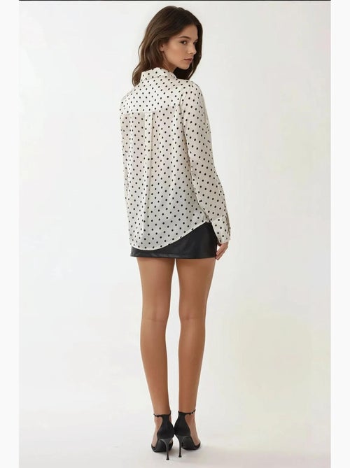 Chemise en satin à pois et boutons hiccup - Kiabi Chemise en satin à pois et boutons hiccup - Kiabi