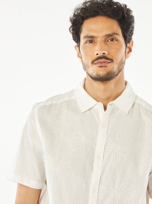 Chemise manches courtes à motifs brodés - Kiabi
