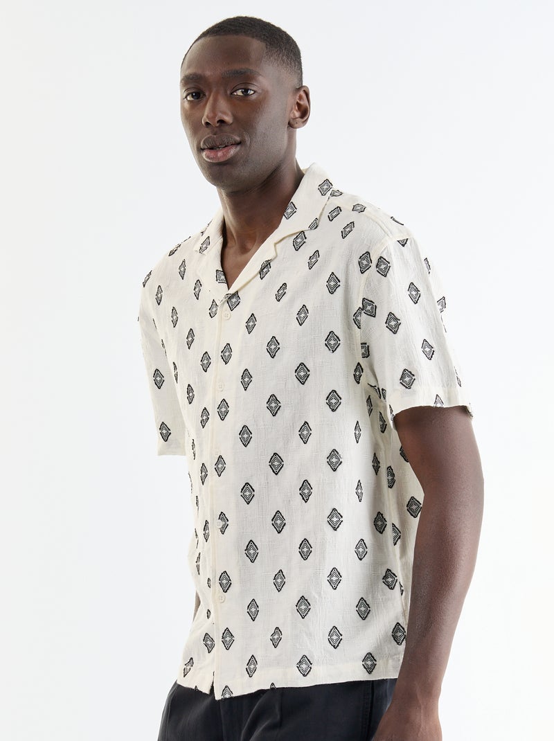 Chemise manches courtes en maille fantaisie avec broderies Noir - Kiabi