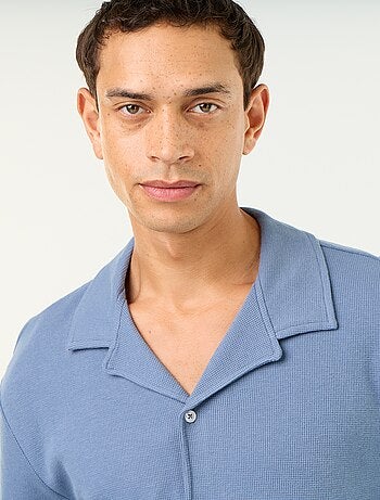 Chemise manches courtes en matière gaufrée
