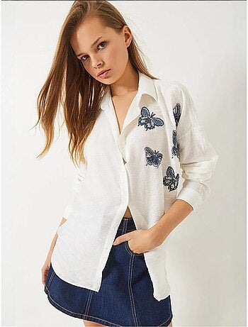 Chemise oversize aerobin brodée de perles et de pierres papillon lucci