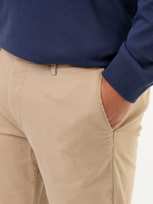 Chino uni taille standard - Kiabi Chino uni taille standard - Kiabi