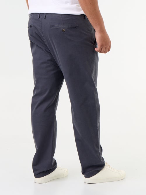 Chino uni taille standard - Kiabi Chino uni taille standard - Kiabi