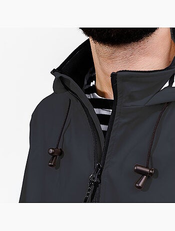 Ciré homme 'Breizh Ocean', Coutures et zip étanches, Doublure rayée de style marinière.