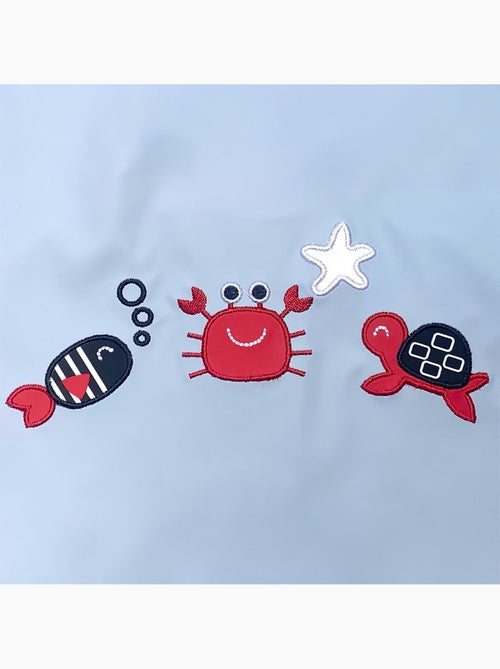Ciré imperméable bébé avec Capuche 'Breizh Ocean', Poncho Intérieur rayé avec Broderie - Kiabi Ciré imperméable bébé avec Capuche 'Breizh Ocean', Poncho Intérieur rayé avec Broderie - Kiabi