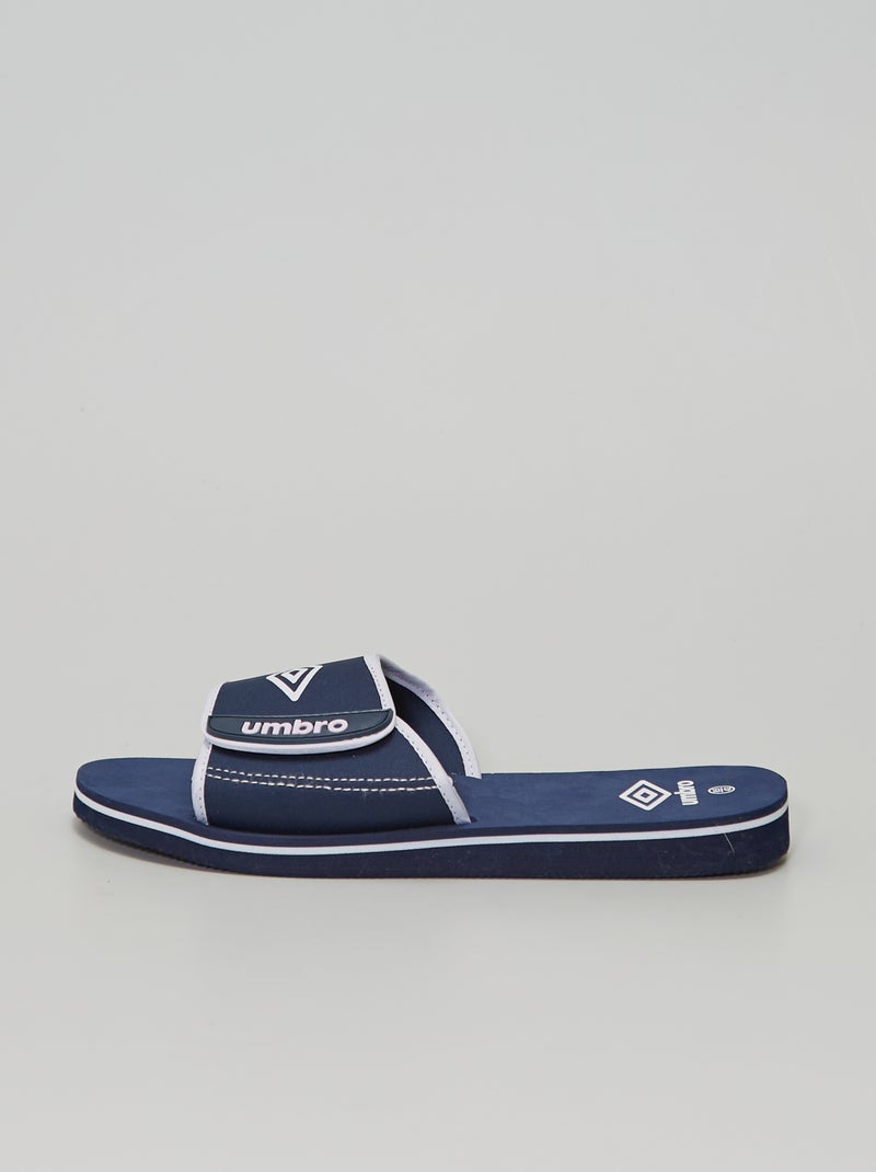 Claquettes 'Umbro' bleu marine - Kiabi