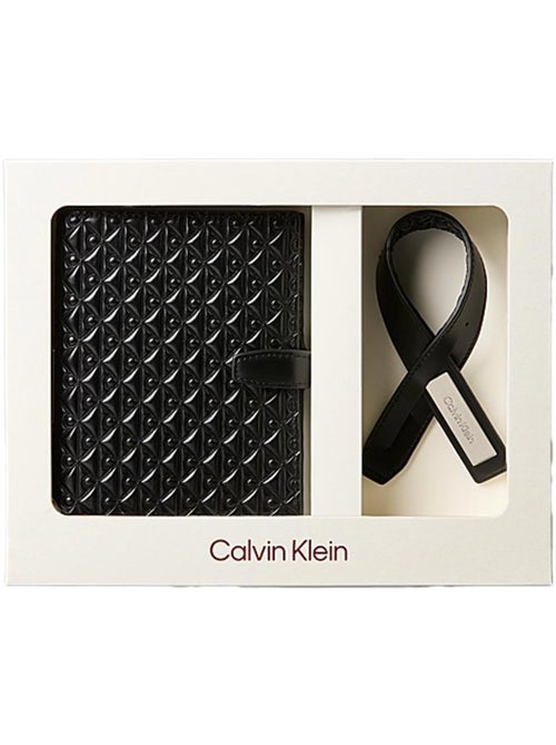 Coffret Etui passeport + Étiquette à bagages Homme Calvin Klein Jeans - Kiabi Coffret Etui passeport + Étiquette à bagages Homme Calvin Klein Jeans - Kiabi