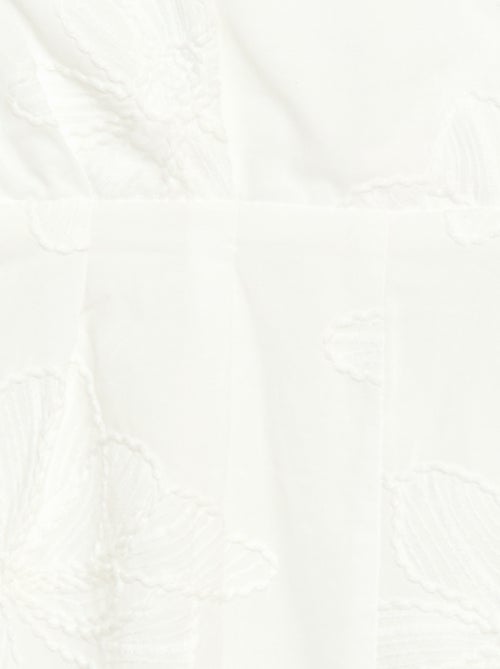 Combinaison short avec grandes fleurs brodées - Kiabi