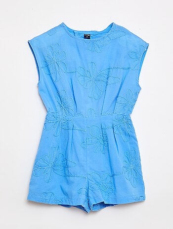 Combinaison short avec grandes fleurs brodées