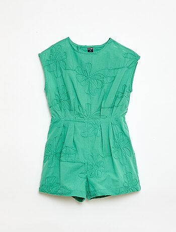 Combinaison short avec grandes fleurs brodées