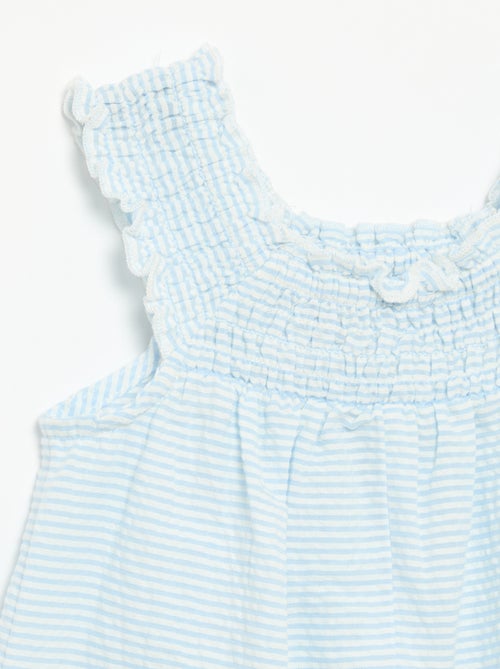 Combinaison short rayée en seersucker avec smock et broderies - Kiabi Combinaison short rayée en seersucker avec smock et broderies - Kiabi