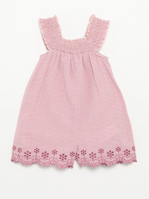 Combinaison short rayée en seersucker avec smock et broderies - Kiabi Combinaison short rayée en seersucker avec smock et broderies - Kiabi