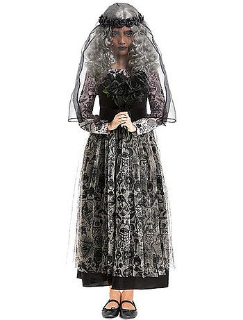 Costume de mariée sombre avec voile