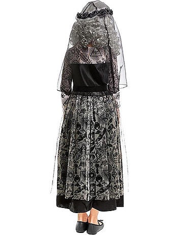 Costume de mariée sombre avec voile