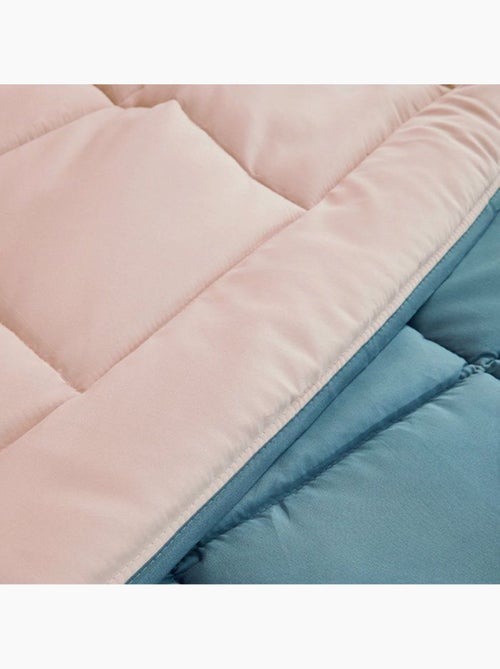 Couette d'été en microfibre bicolore - Kiabi Couette d'été en microfibre bicolore - Kiabi