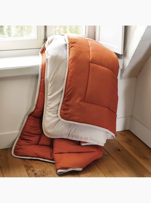 Couette légère réversible bicolore en microfibre 200 gr/m² - Kiabi Couette légère réversible bicolore en microfibre 200 gr/m² - Kiabi