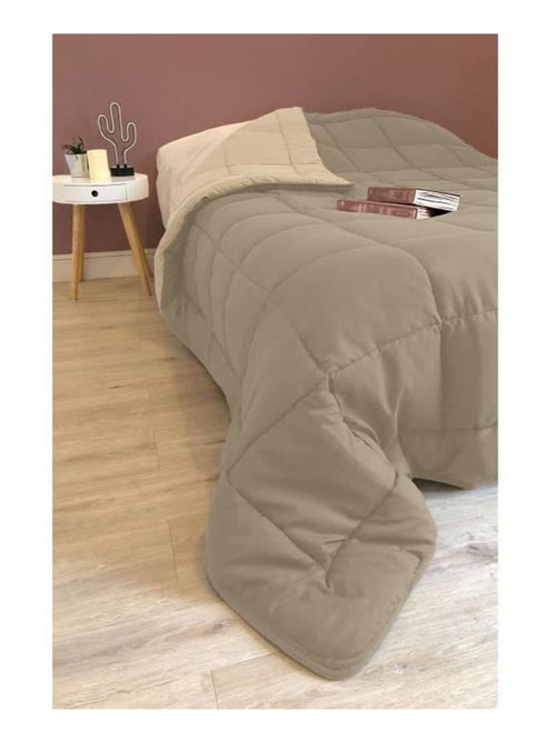 Couette légère réversible bicolore en microfibre 200 gr/m² - Kiabi Couette légère réversible bicolore en microfibre 200 gr/m² - Kiabi