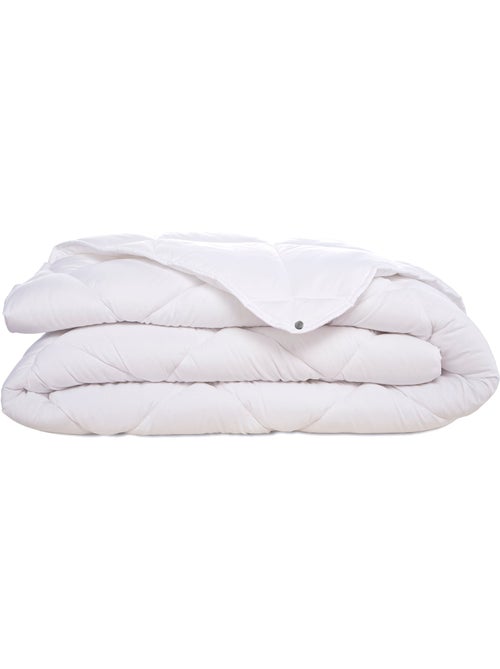 Couette toutes saisons 120 + 250 gr Basic "Happyfriday" - Kiabi Couette toutes saisons 120 + 250 gr Basic "Happyfriday" - Kiabi
