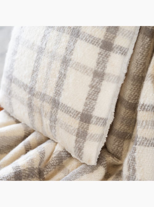 Coussin à carreaux - Effet mohair avec dos sherpa - Kiabi Coussin à carreaux - Effet mohair avec dos sherpa - Kiabi