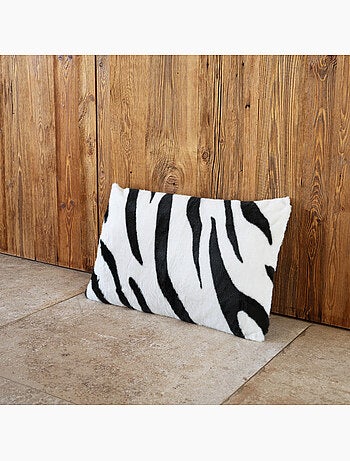 Coussin garni à motif zèbre avec dos en velours