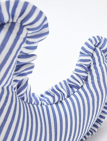 Coussin lune à rayures et volants