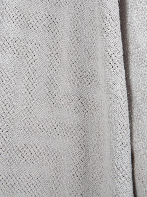 Couverture bébé à aspect tricoté en coton Bio - ROBA 'lil planet' - Kiabi Couverture bébé à aspect tricoté en coton Bio - ROBA 'lil planet' - Kiabi