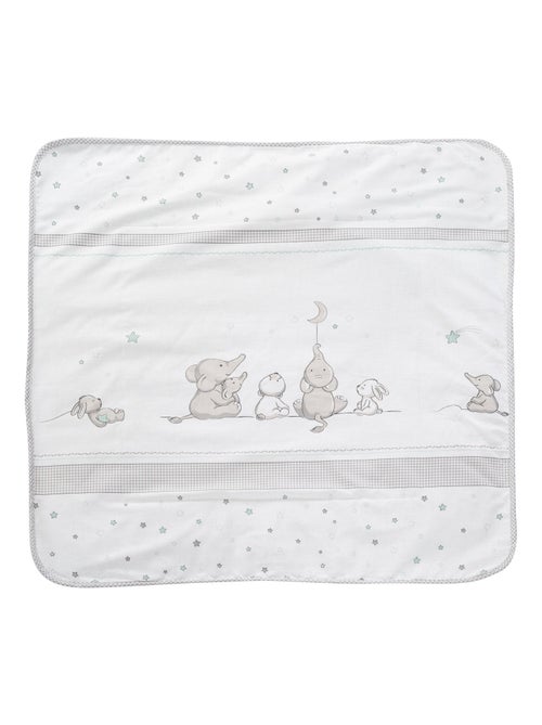 Couverture imprimée éléphant en coton et polaire 80 x 80 cm 'Sternenzauber' ROBA - Kiabi Couverture imprimée éléphant en coton et polaire 80 x 80 cm 'Sternenzauber' ROBA - Kiabi