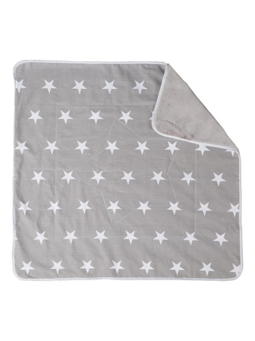 Couverture imprimée étoile en coton et polaire 80 x 80 cm 'Little Stars' ROBA - Kiabi Couverture imprimée étoile en coton et polaire 80 x 80 cm 'Little Stars' ROBA - Kiabi