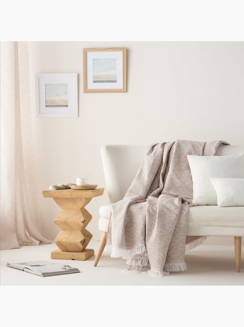 Couverture type Plaid, tissu texturé en fil teint, avec franges - Gamusi - Kiabi Couverture type Plaid, tissu texturé en fil teint, avec franges - Gamusi - Kiabi