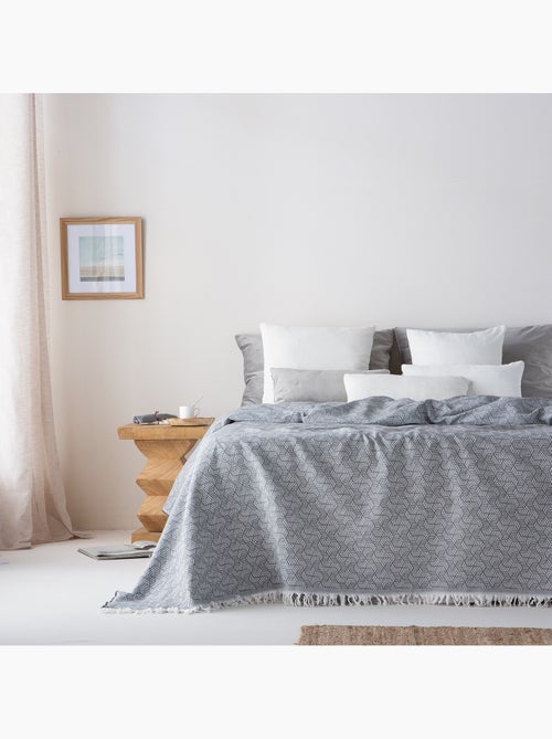 Couverture type Plaid, tissu texturé en fil teint, avec franges - Gamusi - Kiabi Couverture type Plaid, tissu texturé en fil teint, avec franges - Gamusi - Kiabi