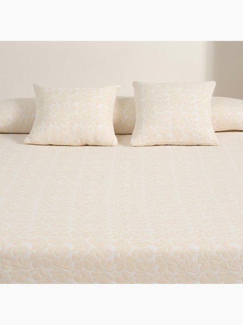 Couvre-lit en coton avec motif floral en relief, tissu texturé. - Kiabi Couvre-lit en coton avec motif floral en relief, tissu texturé. - Kiabi