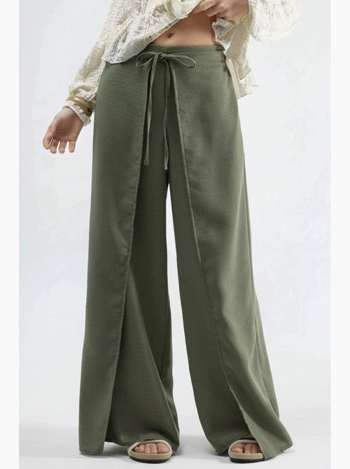 Crêpe broek met trekkoord in de taille en strikdetail busem - Kiabi Crêpe broek met trekkoord in de taille en strikdetail busem - Kiabi