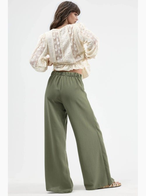 Crêpe broek met trekkoord in de taille en strikdetail busem - Kiabi Crêpe broek met trekkoord in de taille en strikdetail busem - Kiabi