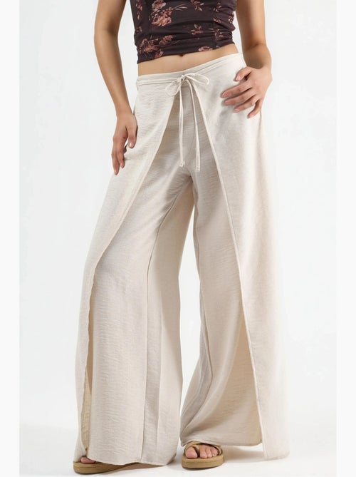 Crêpe broek met trekkoord in de taille en strikdetail busem - Kiabi Crêpe broek met trekkoord in de taille en strikdetail busem - Kiabi