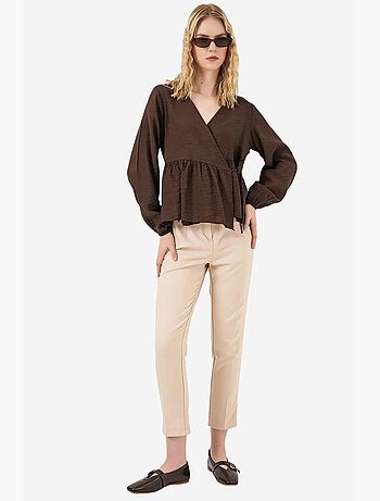Crêpe wikkelblouse met v-hals en strikdetail bdart