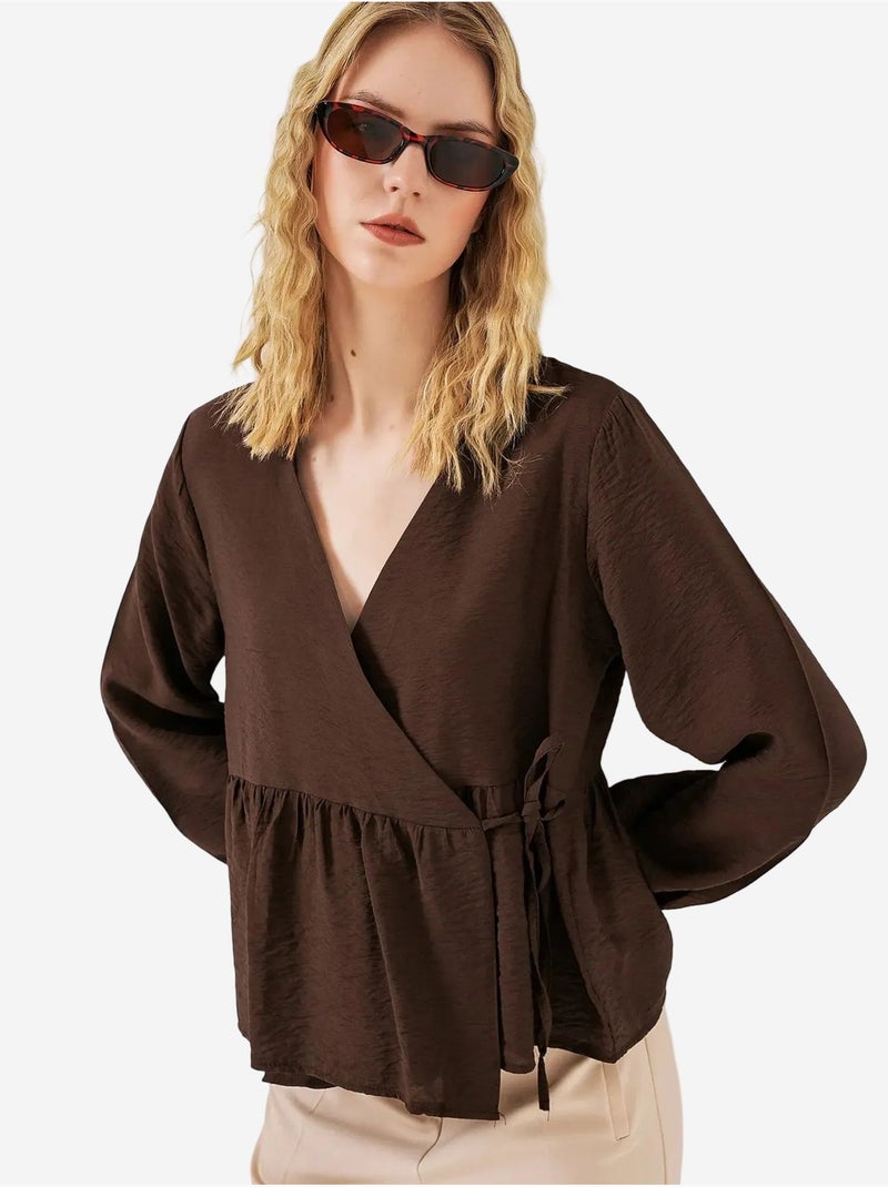 Crêpe wikkelblouse met v-hals en strikdetail bdart Chocoladebruin - Kiabi
