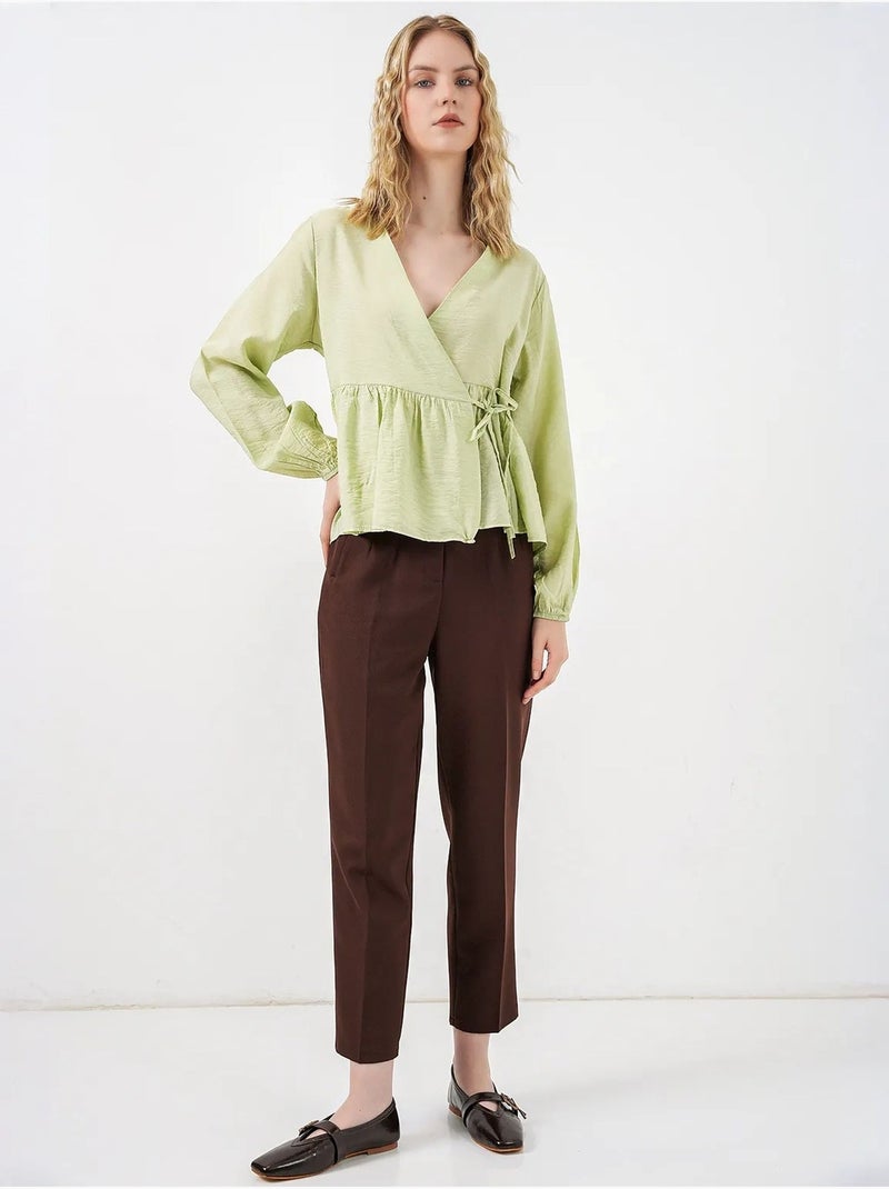 Crêpe wikkelblouse met v-hals en strikdetail bdart Groen - Kiabi