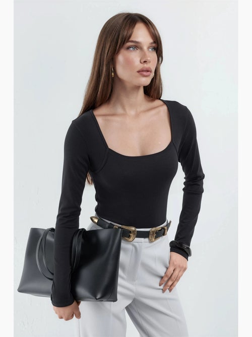 Crop blouse à coupe ajustée avec col carré busem - Kiabi Crop blouse à coupe ajustée avec col carré busem - Kiabi
