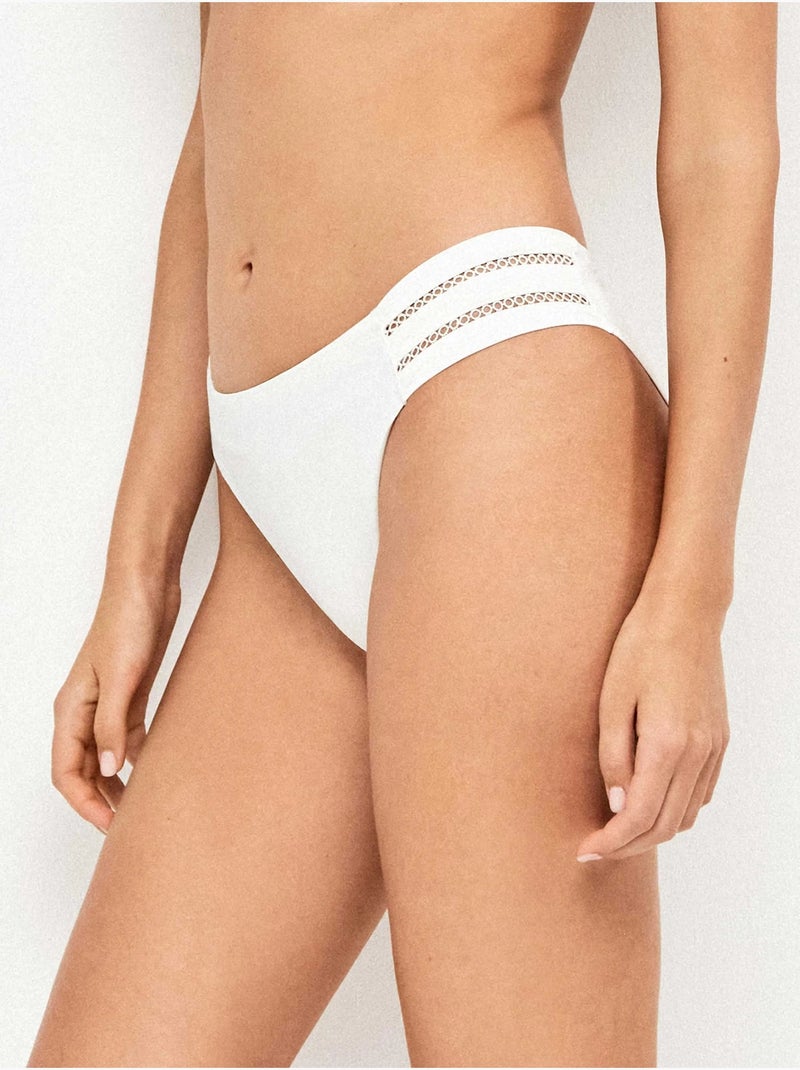 Culotte de bikini avec détail ajouré sur les côtés Ivoire - Kiabi