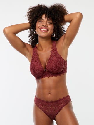 Culotte en dentelle ajourée avec bijou fantaisie
