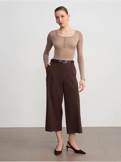 Culotte van crêpe met hoge taille en riem dilvin - Kiabi Culotte van crêpe met hoge taille en riem dilvin - Kiabi