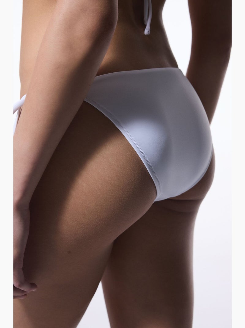 Dames bikinibroekje met borduursel penti Wit - Kiabi