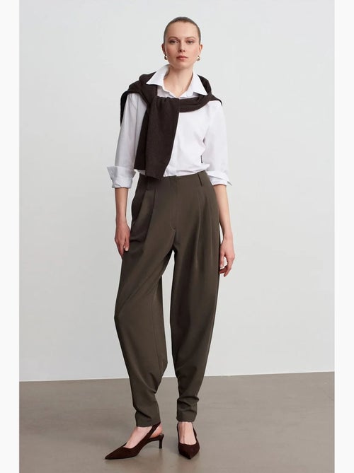 Dames broek met hoge taille en wijde pijp dilvin - Kiabi Dames broek met hoge taille en wijde pijp dilvin - Kiabi